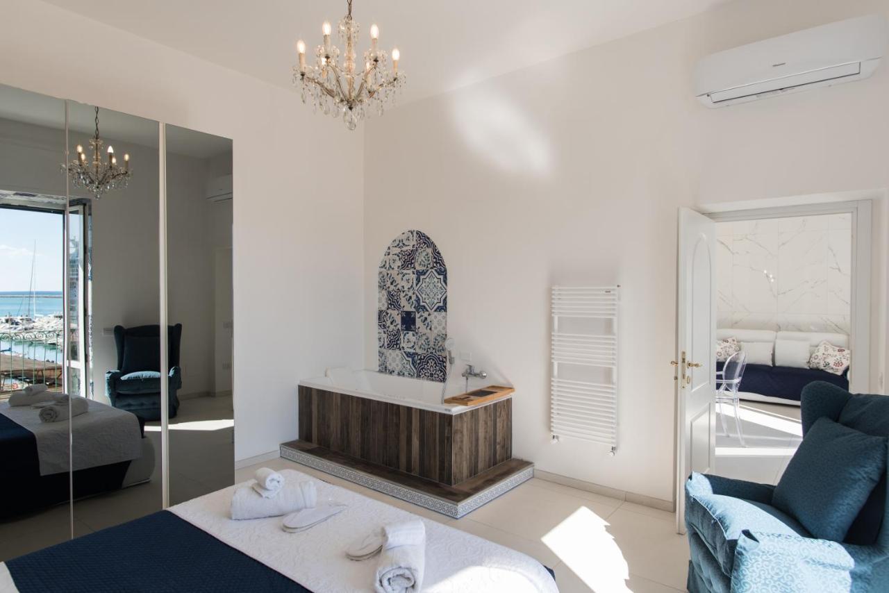 Relais Mareluna - Luxury Apartments Salernes Extérieur photo